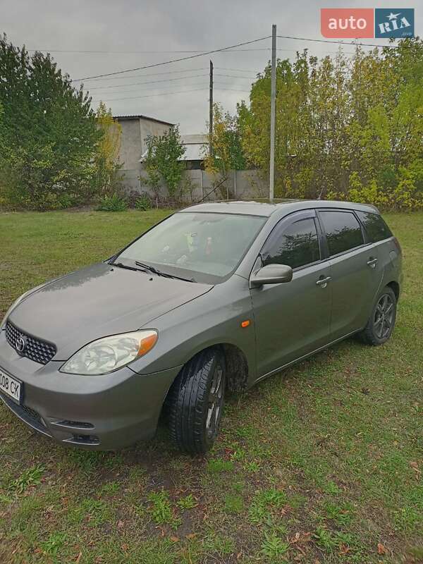 Хэтчбек Toyota Matrix 2004 в Джурине