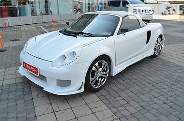 Кабриолет Toyota MR2 2000 в 