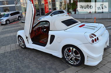Кабриолет Toyota MR2 2000 в 