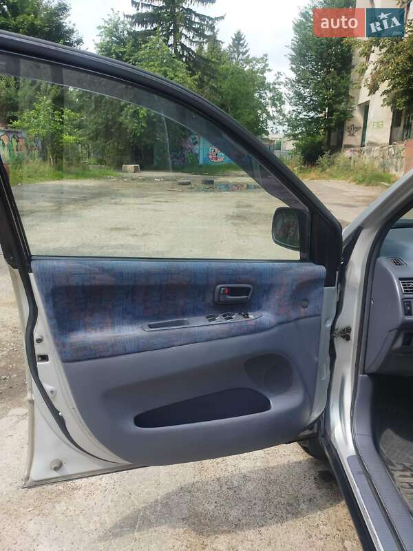 Мінівен Toyota Picnic 1998 в Львові