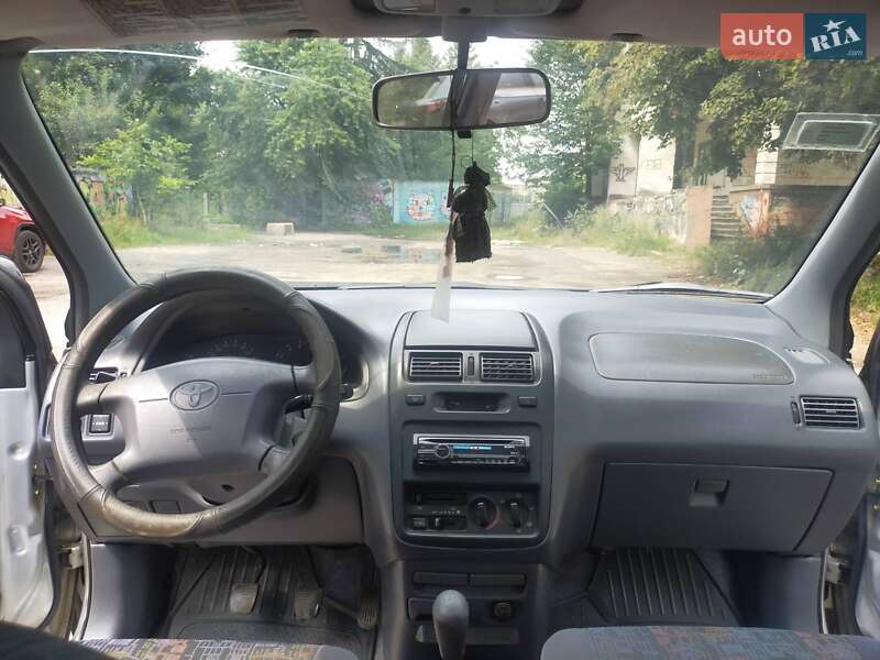 Мінівен Toyota Picnic 1998 в Львові