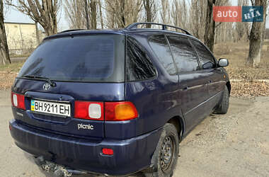 Мінівен Toyota Picnic 1999 в 