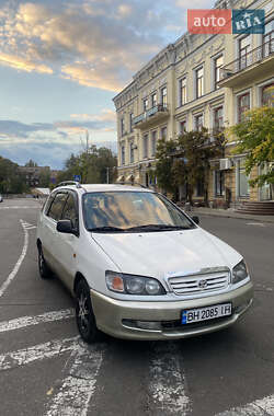Минивэн Toyota Picnic 1997 в 
