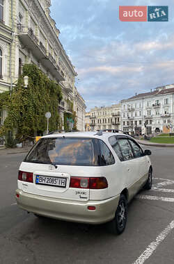 Минивэн Toyota Picnic 1997 в 
