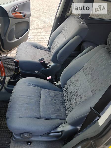 Мінівен Toyota Previa 2005 в Луцьку