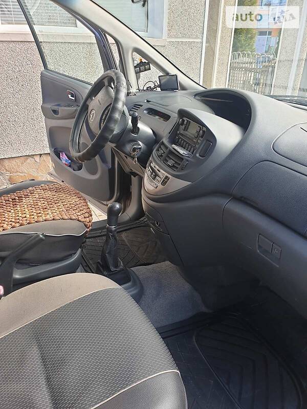 Минивэн Toyota Previa 2005 в Черновцах