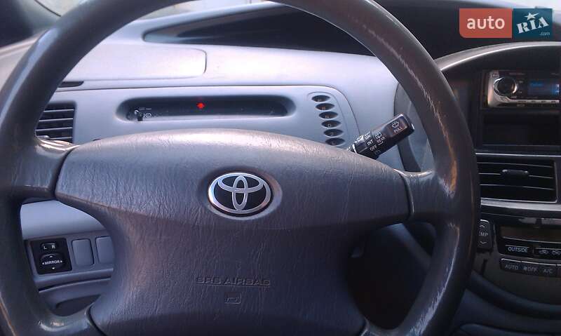 Мінівен Toyota Previa 2002 в Косові