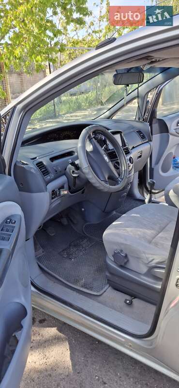 Минивэн Toyota Previa 2000 в Запорожье