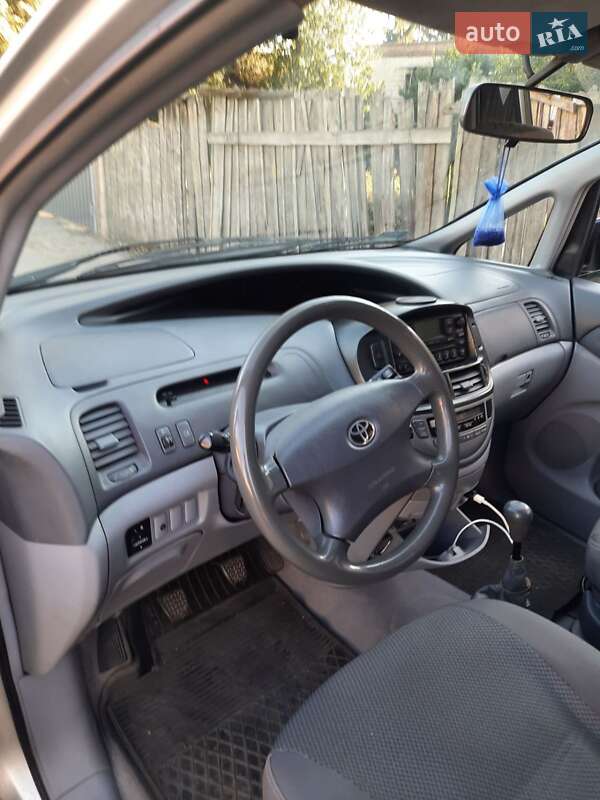 Минивэн Toyota Previa 2002 в Сумах
