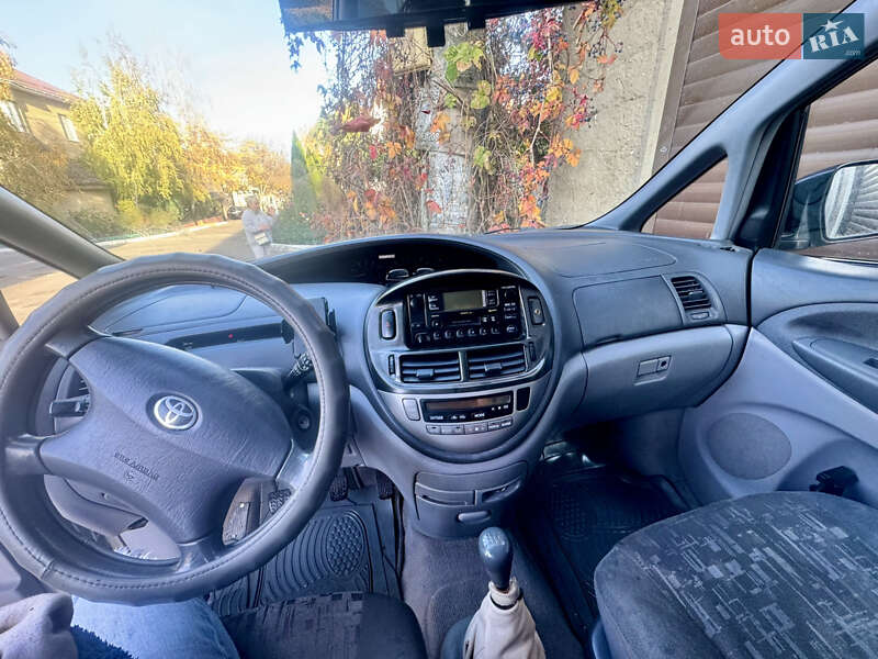 Мінівен Toyota Previa 2002 в Одесі