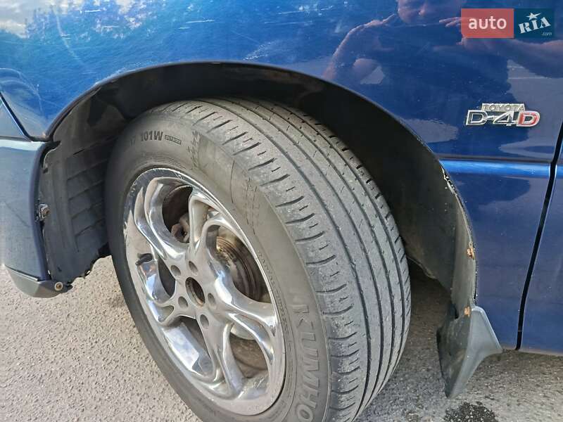 Минивэн Toyota Previa 2001 в Виннице