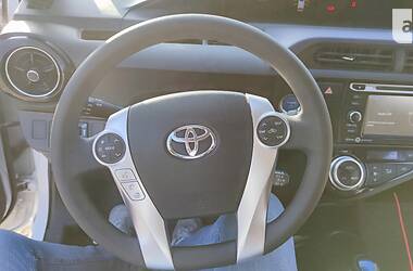 Хетчбек Toyota Prius C 2015 в Києві