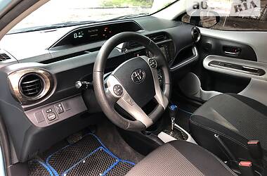 Хэтчбек Toyota Prius C 2014 в Днепре