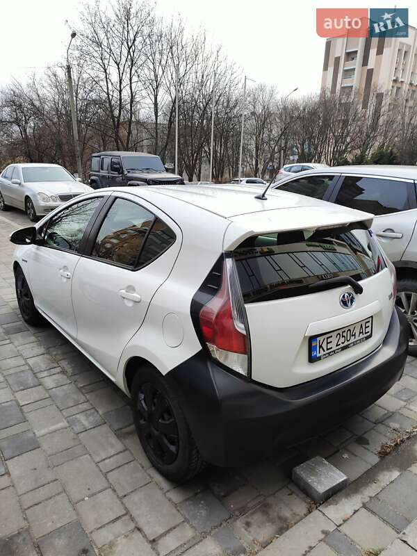 Хетчбек Toyota Prius C 2013 в Дніпрі