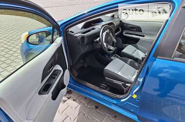 Хетчбек Toyota Prius C 2014 в Чернівцях