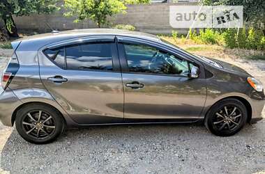 Хэтчбек Toyota Prius C 2014 в Кропивницком