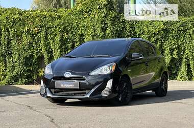 Хэтчбек Toyota Prius C 2016 в Днепре