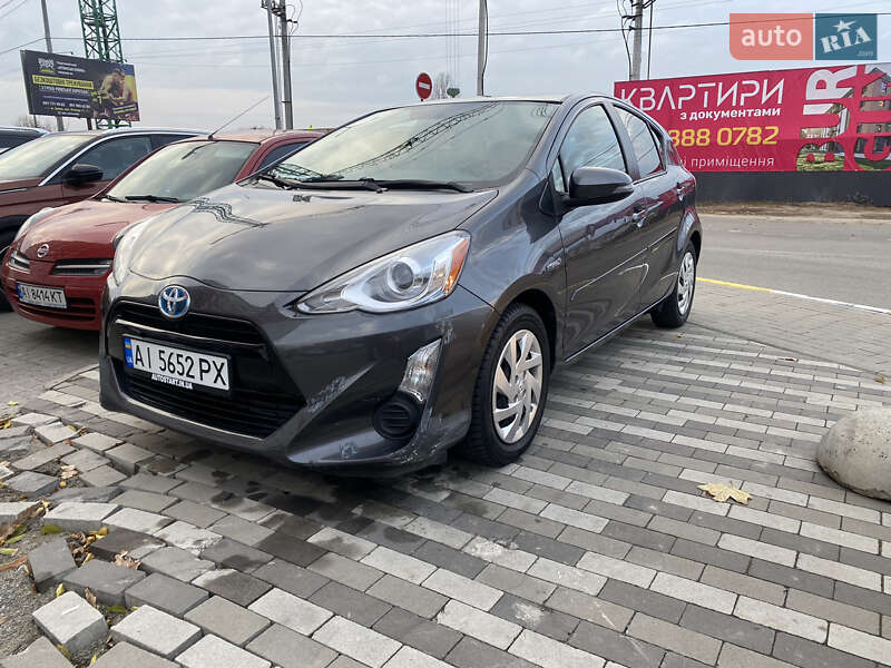Хетчбек Toyota Prius C 2015 в Києві