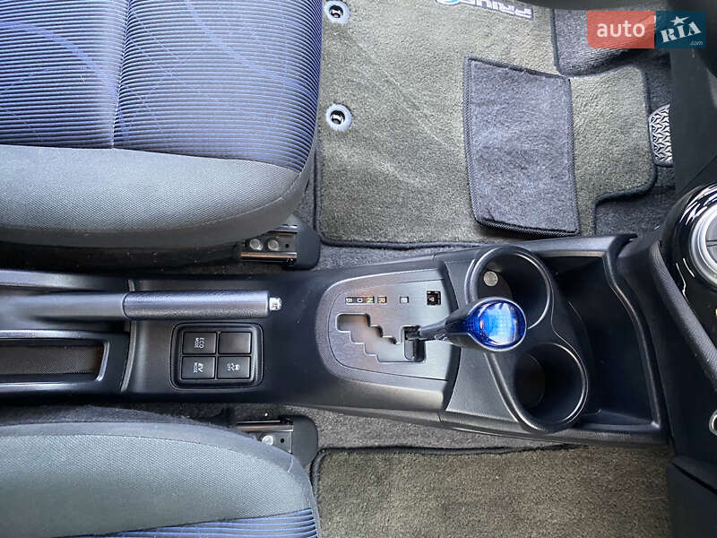 Хетчбек Toyota Prius C 2015 в Києві