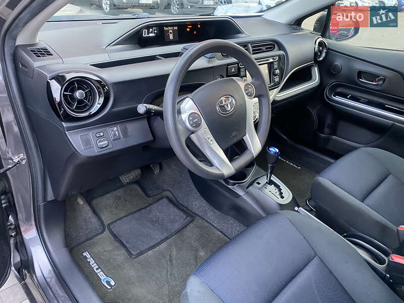 Хетчбек Toyota Prius C 2015 в Києві