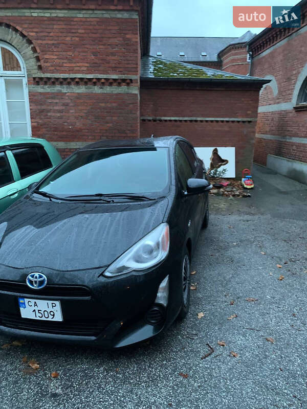 Хэтчбек Toyota Prius C 2016 в Умани