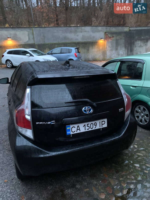 Хэтчбек Toyota Prius C 2016 в Умани
