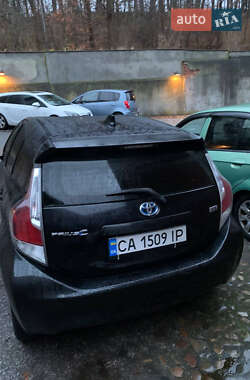 Хэтчбек Toyota Prius C 2016 в 