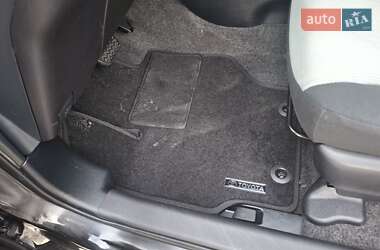 Хэтчбек Toyota Prius C 2016 в 