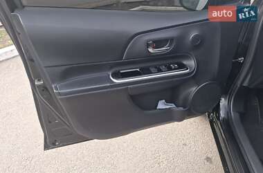Хэтчбек Toyota Prius C 2016 в 