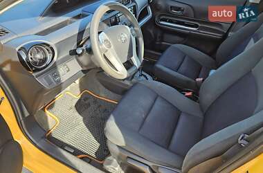 Хетчбек Toyota Prius C 2015 в 