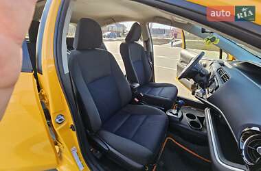 Хетчбек Toyota Prius C 2015 в 