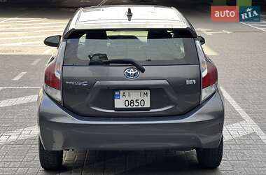 Хетчбек Toyota Prius C 2015 в 