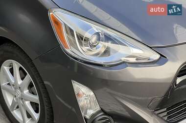 Хетчбек Toyota Prius C 2015 в 