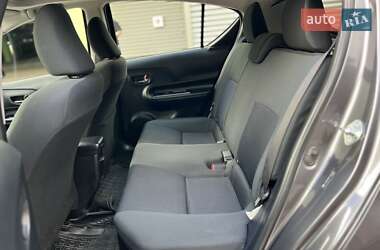 Хетчбек Toyota Prius C 2015 в 