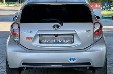 Хэтчбек Toyota Prius C 2013 в 