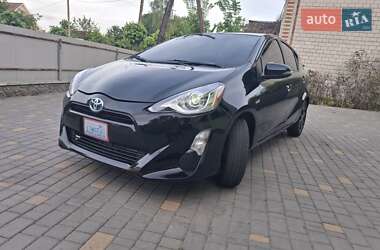 Хэтчбек Toyota Prius C 2016 в 