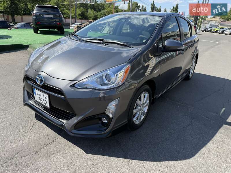 Хэтчбек Toyota Prius C 2017 в Одессе
