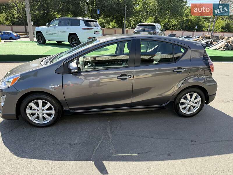Хэтчбек Toyota Prius C 2017 в Одессе