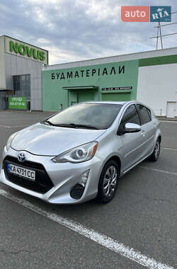 Хэтчбек Toyota Prius C 2015 в Киеве