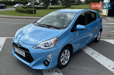 Хэтчбек Toyota Prius C 2015 в Киеве
