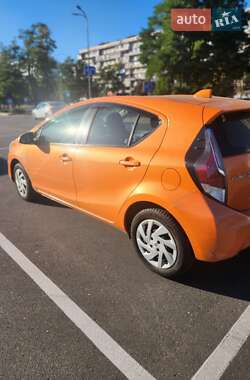 Хэтчбек Toyota Prius C 2014 в 