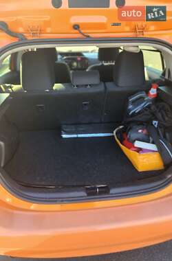 Хэтчбек Toyota Prius C 2014 в 