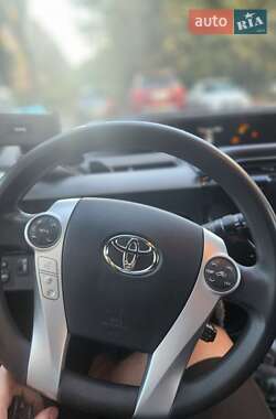 Хэтчбек Toyota Prius C 2014 в 