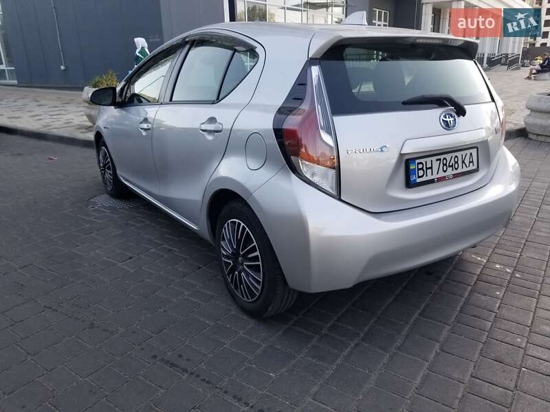 Хэтчбек Toyota Prius C 2016 в Одессе