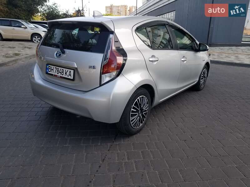 Хэтчбек Toyota Prius C 2016 в Одессе