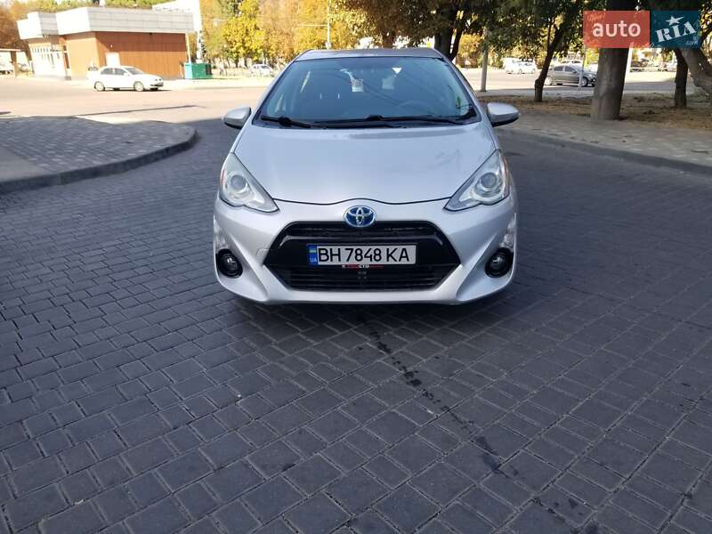 Хэтчбек Toyota Prius C 2016 в Одессе
