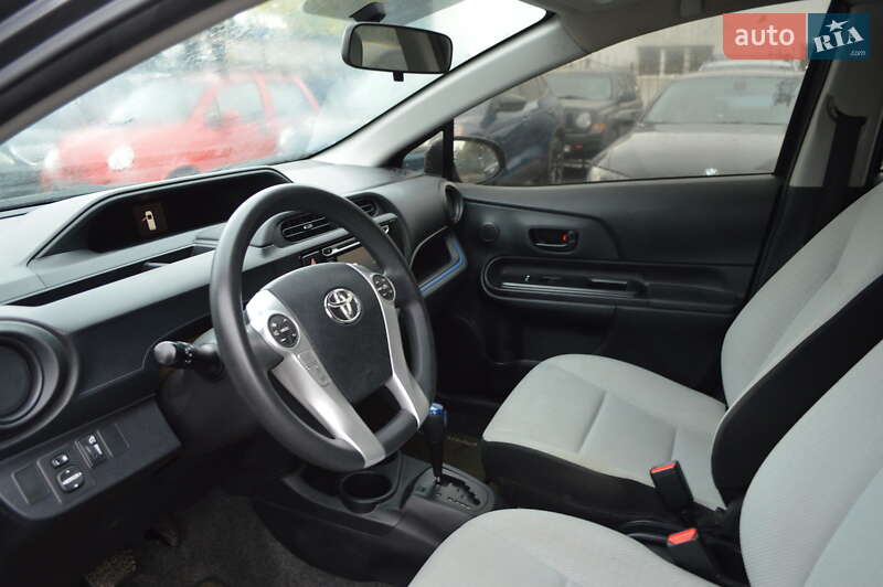 Хетчбек Toyota Prius C 2012 в Одесі