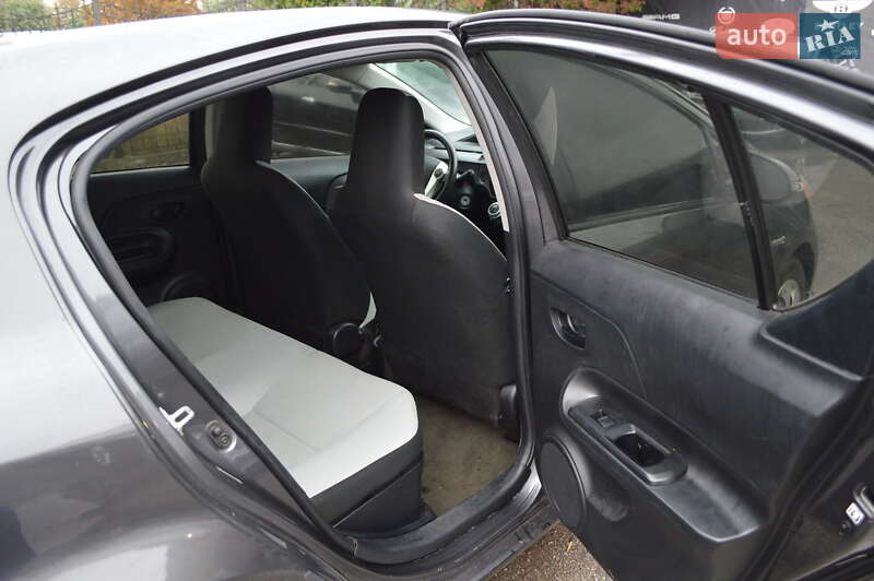 Хетчбек Toyota Prius C 2012 в Одесі