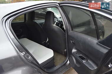 Хэтчбек Toyota Prius C 2012 в 