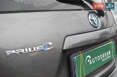 Хэтчбек Toyota Prius C 2012 в 
